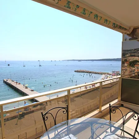 Palm - Beachfront 公寓